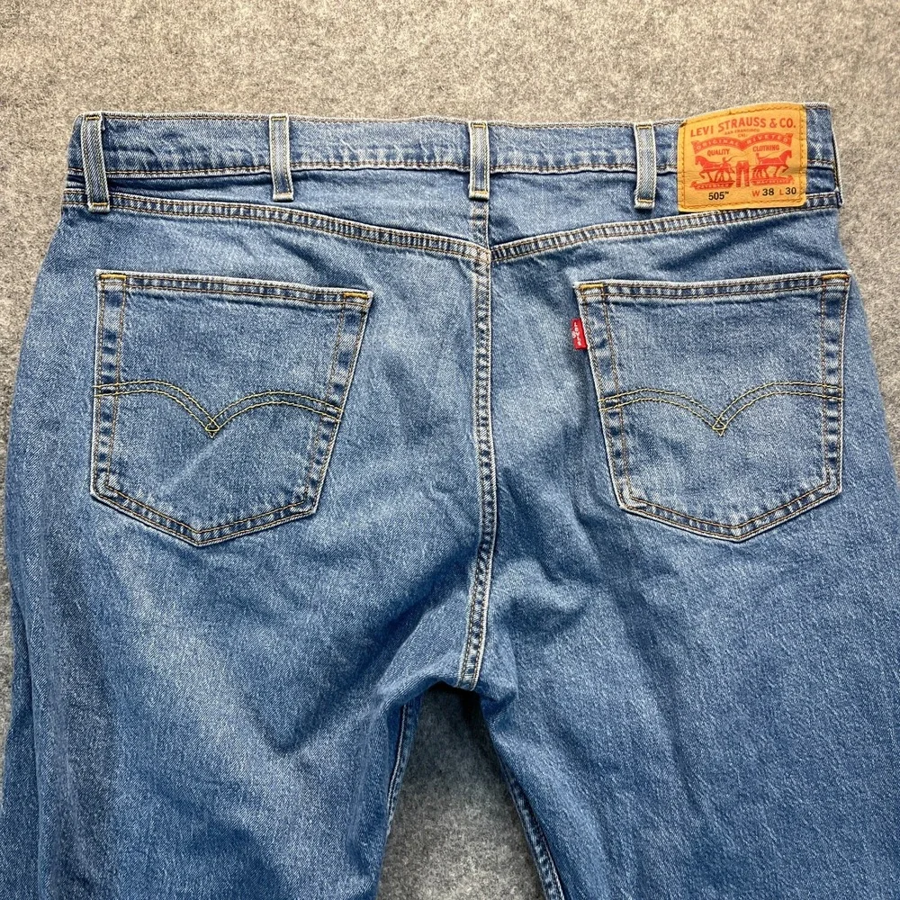 Levis Jeans Men's‎ 38x30 505 Regular Fit Straight Leg Light Wash Denim Pants